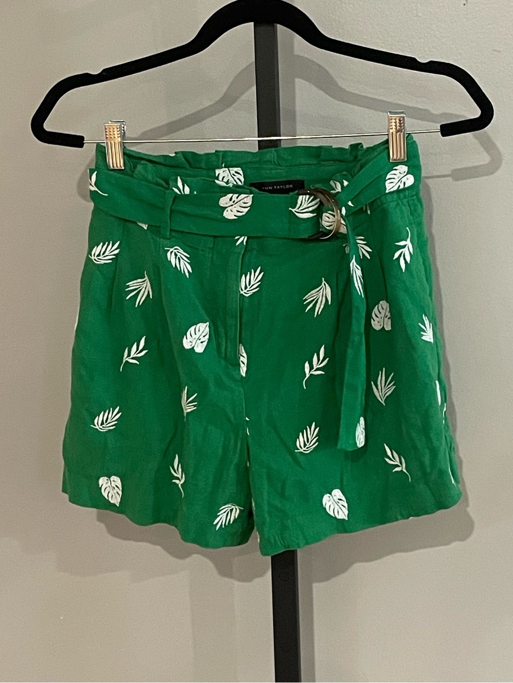 Ann Taylor Linen Blend Belted Lead Embroidered Shorts Size 0